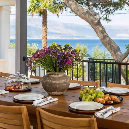 Villa Luxury Beachfront Sensation Ciovo With Pool & Jacuzzi Slatine