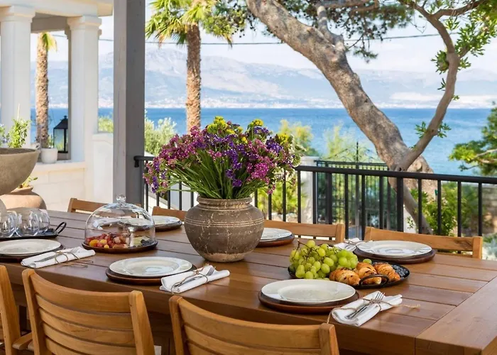 Villa Luxury Beachfront Sensation Ciovo With Pool & Jacuzzi Slatine