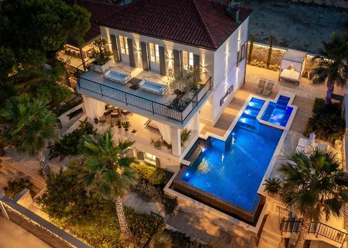 Villa Luxury Beachfront Sensation Ciovo With Pool & Jacuzzi