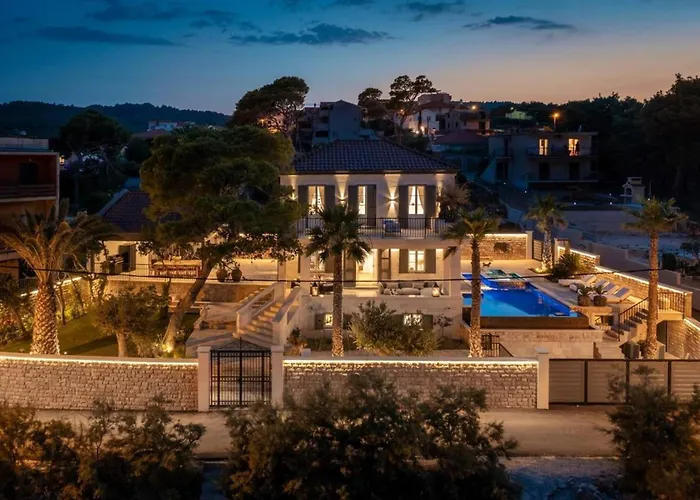 Villa Luxury Beachfront Sensation Ciovo With Pool & Jacuzzi Slatine