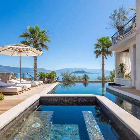 Вілла Luxury Beachfront Sensation Ciovo With Pool & Jacuzzi