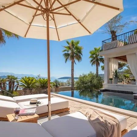 Вілла Luxury Beachfront Sensation Ciovo With Pool & Jacuzzi Слатине