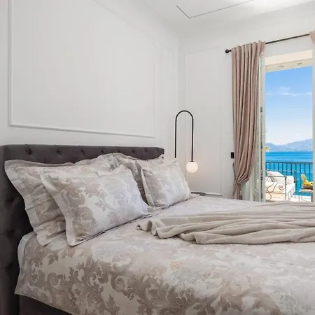 Luxury Beachfront Sensation Ciovo With Pool & Jacuzzi Villa *