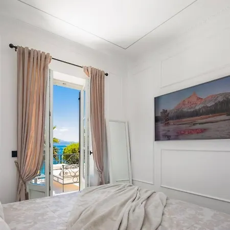 Luxury Beachfront Sensation Ciovo With Pool & Jacuzzi Slatine