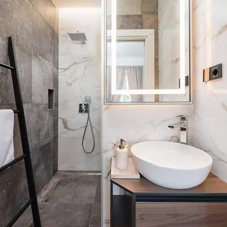 Luxury Beachfront Sensation Ciovo With Pool & Jacuzzi