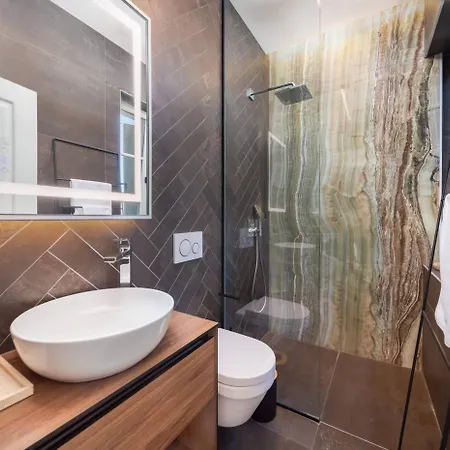 Вілла Luxury Beachfront Sensation Ciovo With Pool & Jacuzzi Слатине