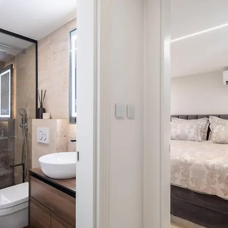 Luxury Beachfront Sensation Ciovo With Pool & Jacuzzi Slatine