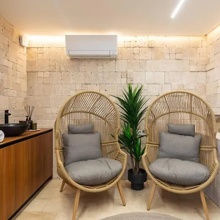 Luxury Beachfront Sensation Ciovo With Pool & Jacuzzi *
