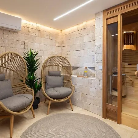 Luxury Beachfront Sensation Ciovo With Pool & Jacuzzi