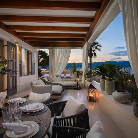 Luxury Beachfront Sensation Ciovo With Pool & Jacuzzi Villa Slatine