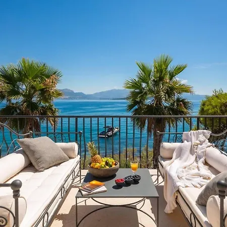 Вілла Luxury Beachfront Sensation Ciovo With Pool & Jacuzzi