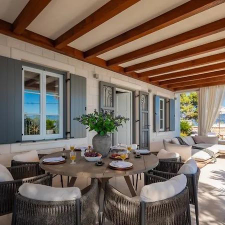 Luxury Beachfront Sensation Ciovo With Pool & Jacuzzi * Слатине