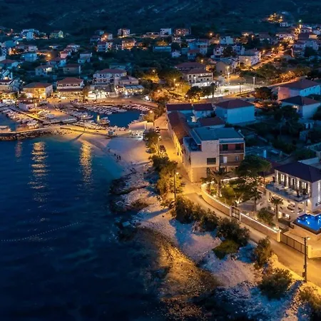 Luxury Beachfront Sensation Ciovo With Pool & Jacuzzi * Slatine