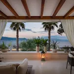Villa Luxury Beachfront Sensation Ciovo With Pool & Jacuzzi Slatine