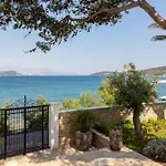 Luxury Beachfront Sensation Ciovo With Pool & Jacuzzi Villa *
