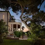 Luxury Beachfront Sensation Ciovo With Pool & Jacuzzi Villa Slatine