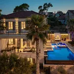 Luxury Beachfront Sensation Ciovo With Pool & Jacuzzi *