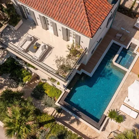 Luxury Beachfront Sensation Ciovo With Pool & Jacuzzi Slatine