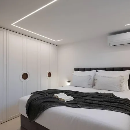 Luxury Beachfront Sensation Ciovo With Pool & Jacuzzi