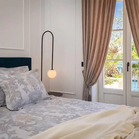 Luxury Beachfront Sensation Ciovo With Pool & Jacuzzi *