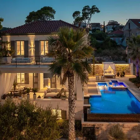 Luxury Beachfront Sensation Ciovo With Pool & Jacuzzi *