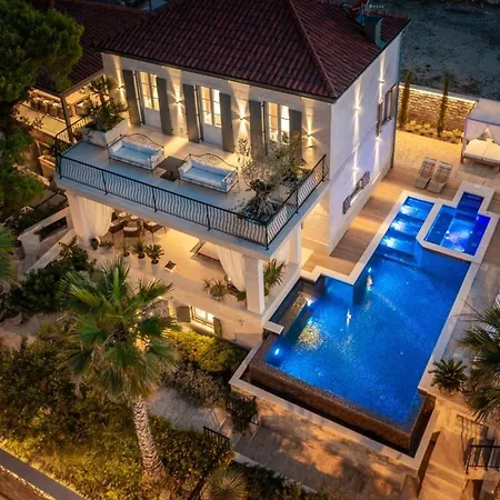 别墅 Luxury Beachfront Sensation Ciovo With Pool & Jacuzzi